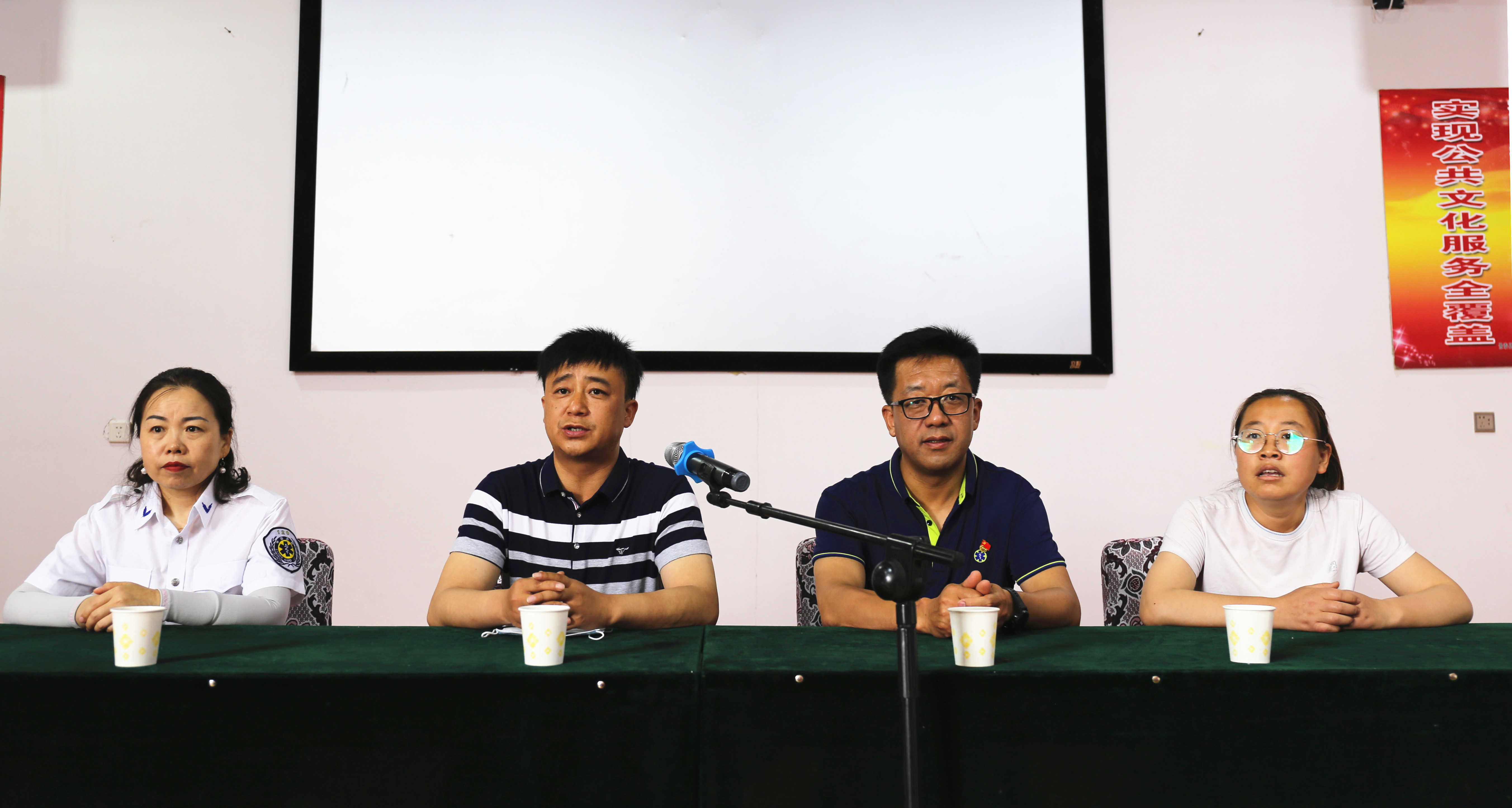 省緊急醫療救援中心赴景泰縣中泉鎮腦泉村開展意外傷害自救互救知識進農村活動 省緊急醫療救援中心赴景泰縣中泉鎮腦泉村開展意外傷害自救互救知識進農村活動