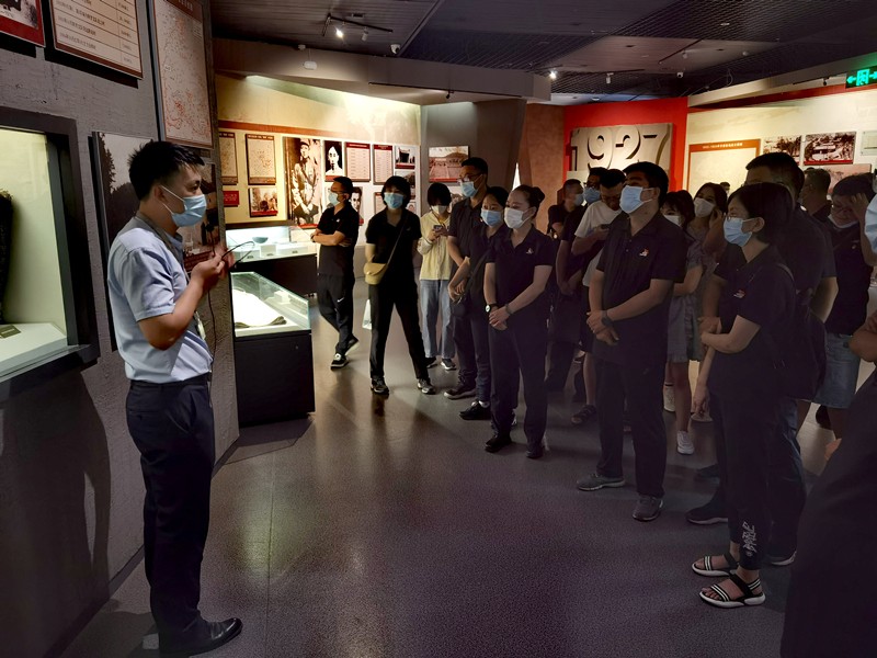中心開展“堅定理想信念 賡續精神血脈”慶“七一”主題黨日活動