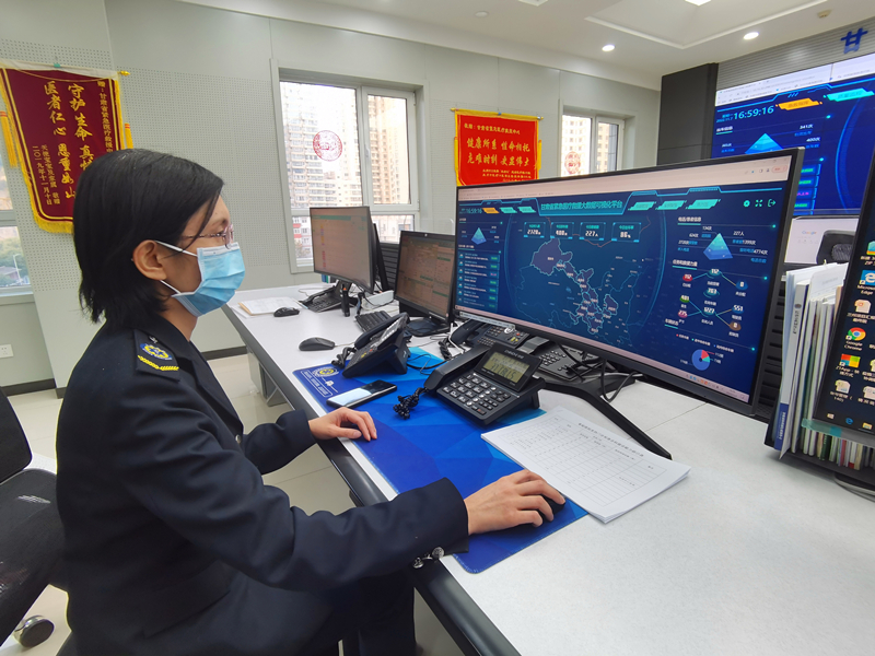 疫情來襲120電話猛增 甘肅省緊急醫療救援中心調度員全力以赴守護生命熱線 疫情來襲120電話猛增 甘肅省緊急醫療救援中心調度員全力以赴守護生命熱線