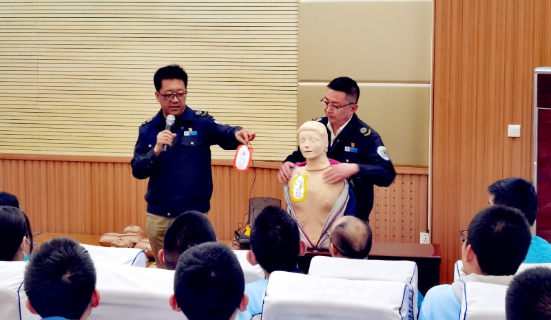 【“三抓三促”行動(dòng)進(jìn)行時(shí)】之十五中心赴蘭州大學(xué)附屬中學(xué)開展急救知識(shí)進(jìn)校園活動(dòng)