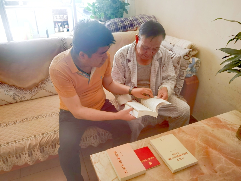 中心黨總支開(kāi)展主題教育“退休不褪色,學(xué)習(xí)不掉隊(duì)”送學(xué)上門活動(dòng) 中心黨總支開(kāi)展主題教育“退休不褪色,學(xué)習(xí)不掉隊(duì)”送學(xué)上門活動(dòng)