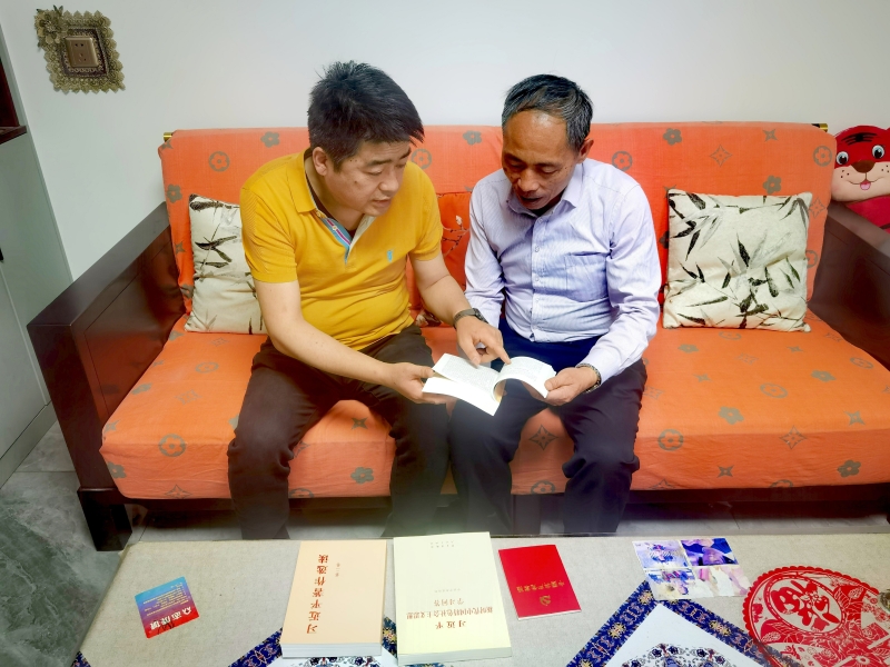 中心黨總支開(kāi)展主題教育“退休不褪色,學(xué)習(xí)不掉隊(duì)”送學(xué)上門活動(dòng) 中心黨總支開(kāi)展主題教育“退休不褪色,學(xué)習(xí)不掉隊(duì)”送學(xué)上門活動(dòng)