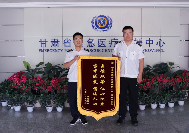 【學榜樣 樹典型】路遇車禍伸援手 危難之時顯擔當 【學榜樣 樹典型】路遇車禍伸援手 危難之時顯擔當