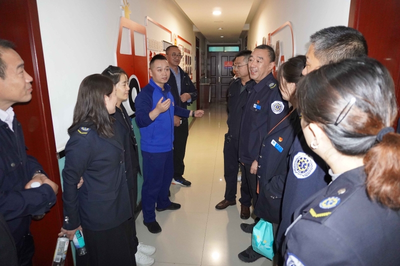 中心組織職工赴蘭州市廣場消防站開展消防培訓演練活動