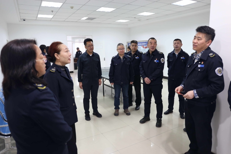 省緊急醫(yī)療救援中心開展春節(jié)前夕慰問職工活動(dòng)