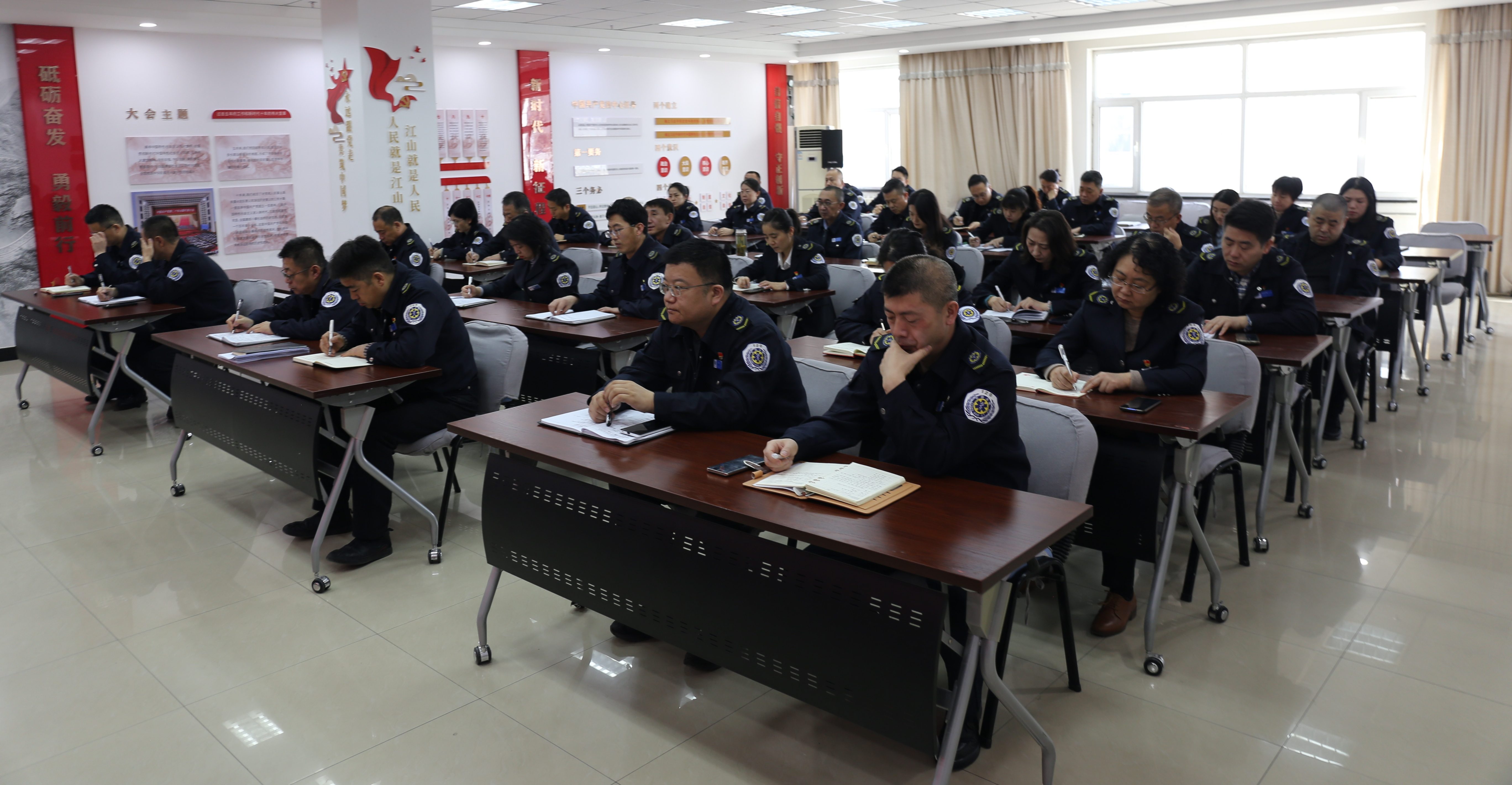 省緊急醫(yī)療救援中心召開2024年度黨風(fēng)廉政建設(shè)暨警示教育會