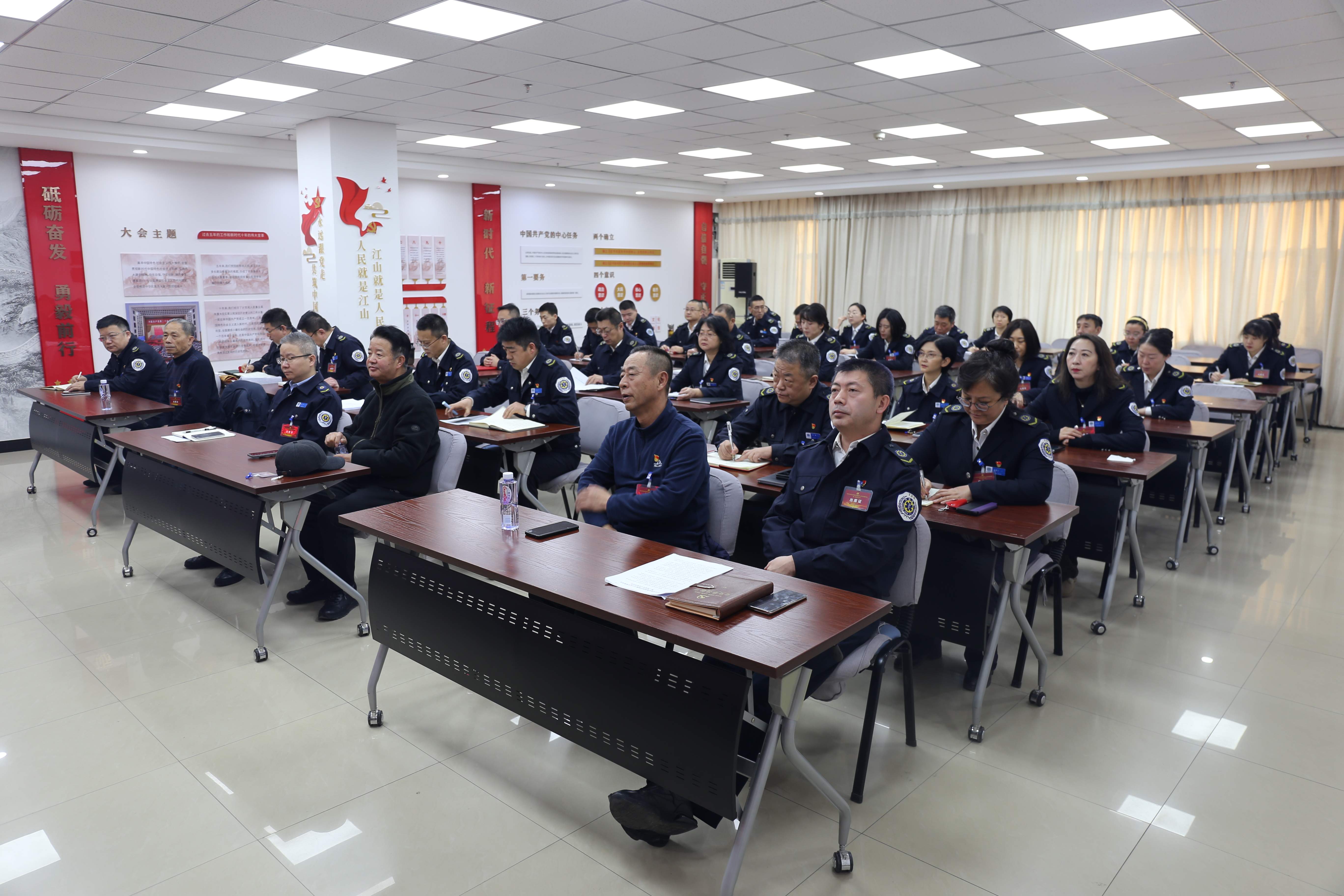 中共甘肅省緊急醫療救援中心總支部委員會第二次黨員大會順利召開 中共甘肅省緊急醫療救援中心總支部委員會第二次黨員大會順利召開