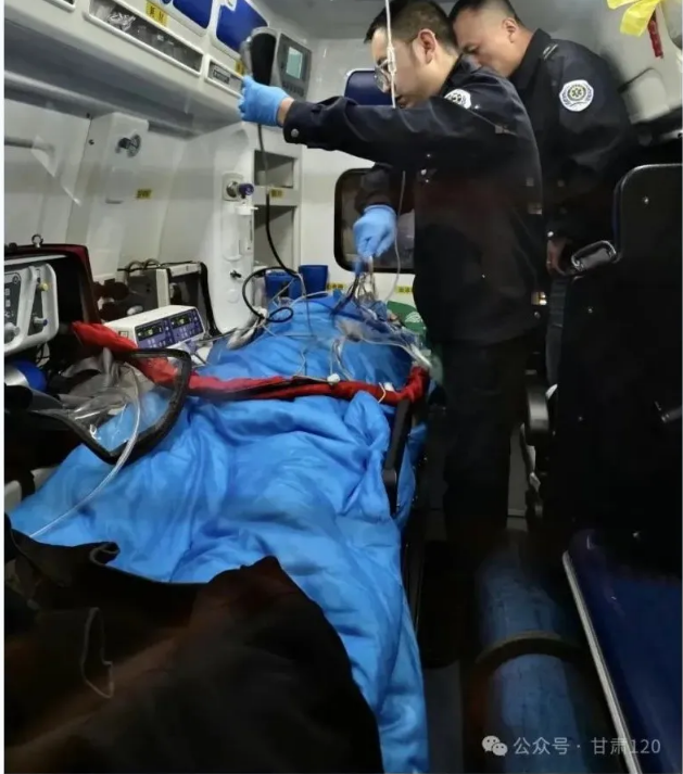 省緊急醫療救援中心成功轉運一名心肺復蘇后危重患者 省緊急醫療救援中心成功轉運一名心肺復蘇后危重患者