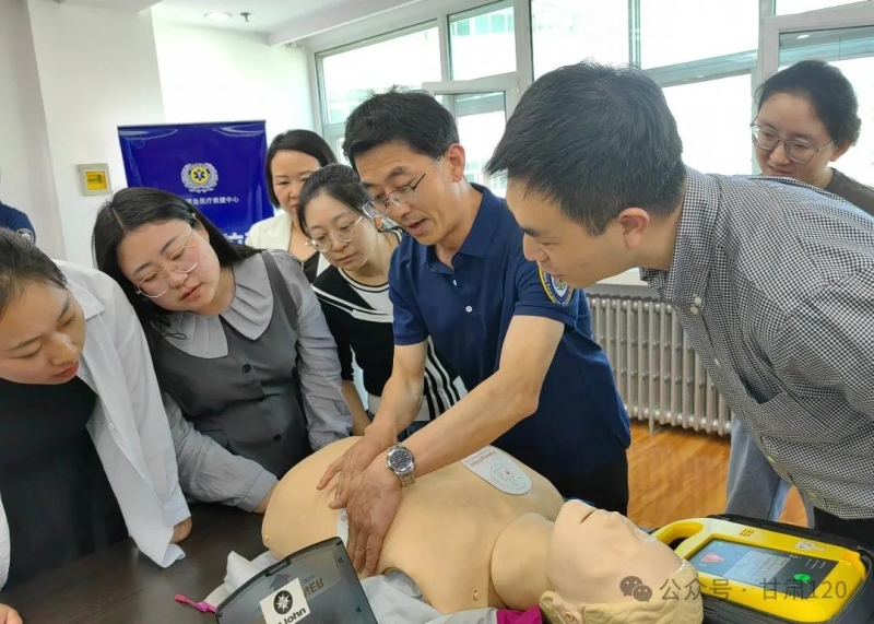 省緊急醫療救援中心走進省中醫藥管理局開展健康科普與急救技能培訓宣教活動 省緊急醫療救援中心走進省中醫藥管理局開展健康科普與急救技能培訓宣教活動