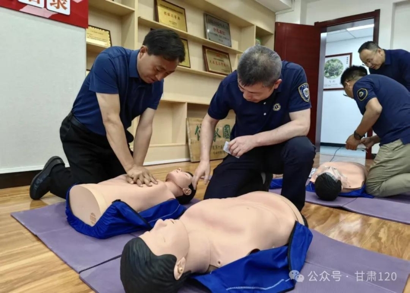 省緊急醫療救援中心走進省中醫藥管理局開展健康科普與急救技能培訓宣教活動 省緊急醫療救援中心走進省中醫藥管理局開展健康科普與急救技能培訓宣教活動