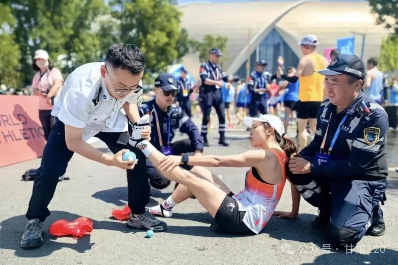 2025蘭州國際馬拉松賽醫療保障工作圓滿收官——省市聯動構筑生命防線 賽事傷員轉運量創新低 2025蘭州國際馬拉松賽醫療保障工作圓滿收官——省市聯動構筑生命防線 賽事傷員轉運量創新低