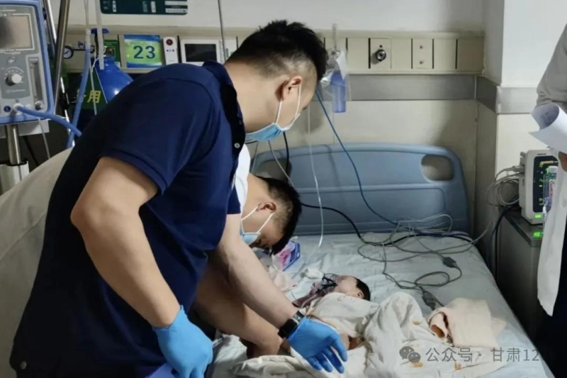 千里護航新生希望 生命接力創造奇跡——甘肅省緊急醫療救援中心成功完成70天腦出血患兒跨區域醫療轉運 千里護航新生希望 生命接力創造奇跡——甘肅省緊急醫療救援中心成功完成70天腦出血患兒跨區域醫療轉運