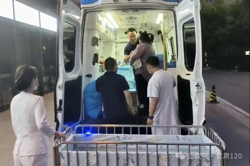 千里護航新生希望 生命接力創造奇跡——甘肅省緊急醫療救援中心成功完成70天腦出血患兒跨區域醫療轉運 千里護航新生希望 生命接力創造奇跡——甘肅省緊急醫療救援中心成功完成70天腦出血患兒跨區域醫療轉運