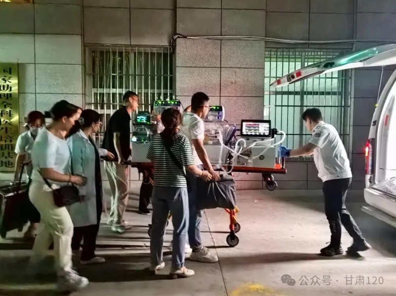生死時(shí)速千公里——省緊急醫(yī)療救援中心成功轉(zhuǎn)運(yùn)心肺復(fù)蘇術(shù)后5月齡嬰兒 生死時(shí)速千公里——省緊急醫(yī)療救援中心成功轉(zhuǎn)運(yùn)心肺復(fù)蘇術(shù)后5月齡嬰兒
